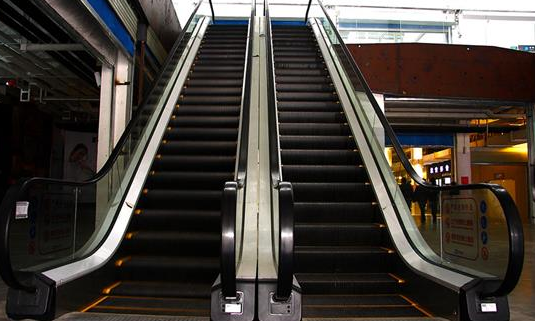 陕西电梯|乘自动扶梯安全位置